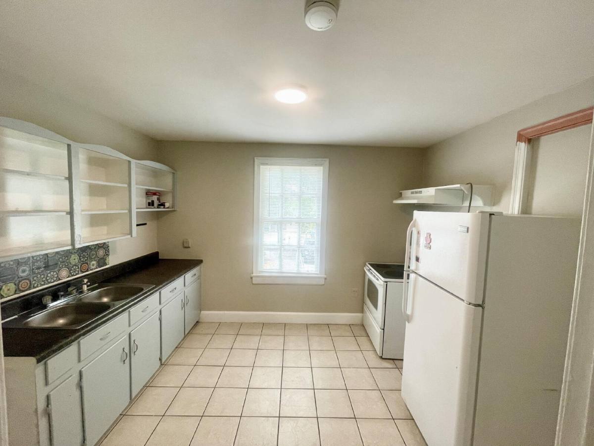 Townhouse for rent at 1717 Burnham St, West Columbia, SC 29169