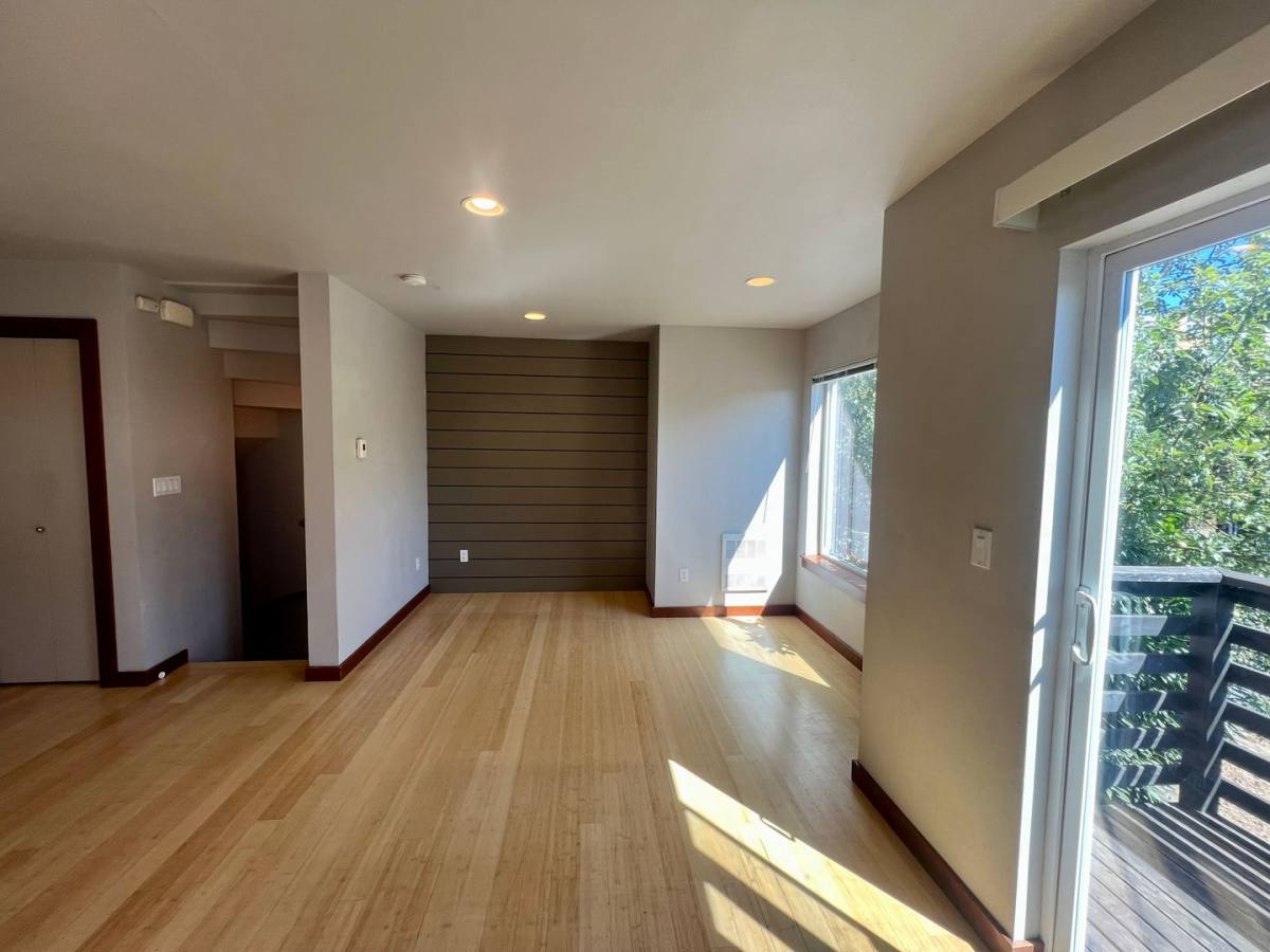 Townhouse for rent at 4015 7th Ave NE, Seattle, WA 98105