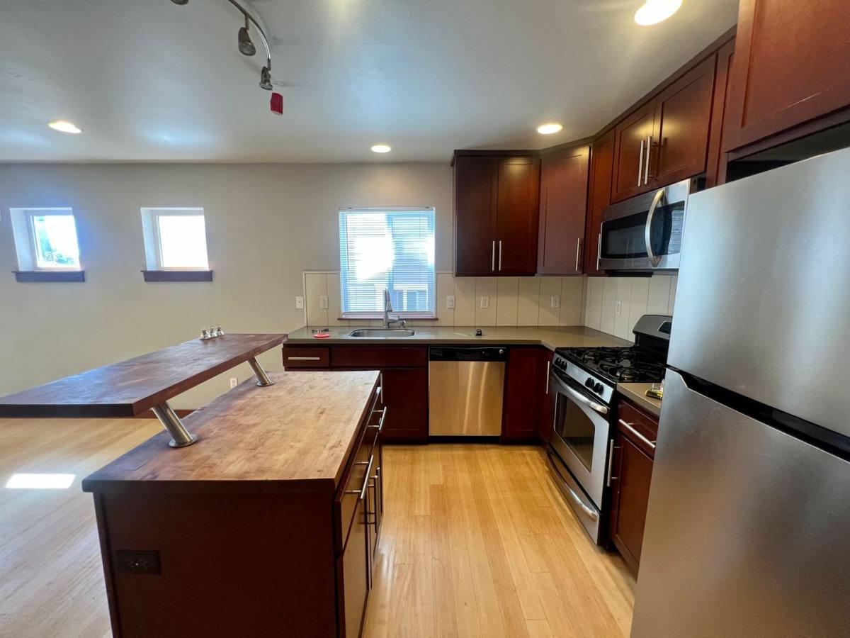 Townhouse for rent at 4015 7th Ave NE, Seattle, WA 98105