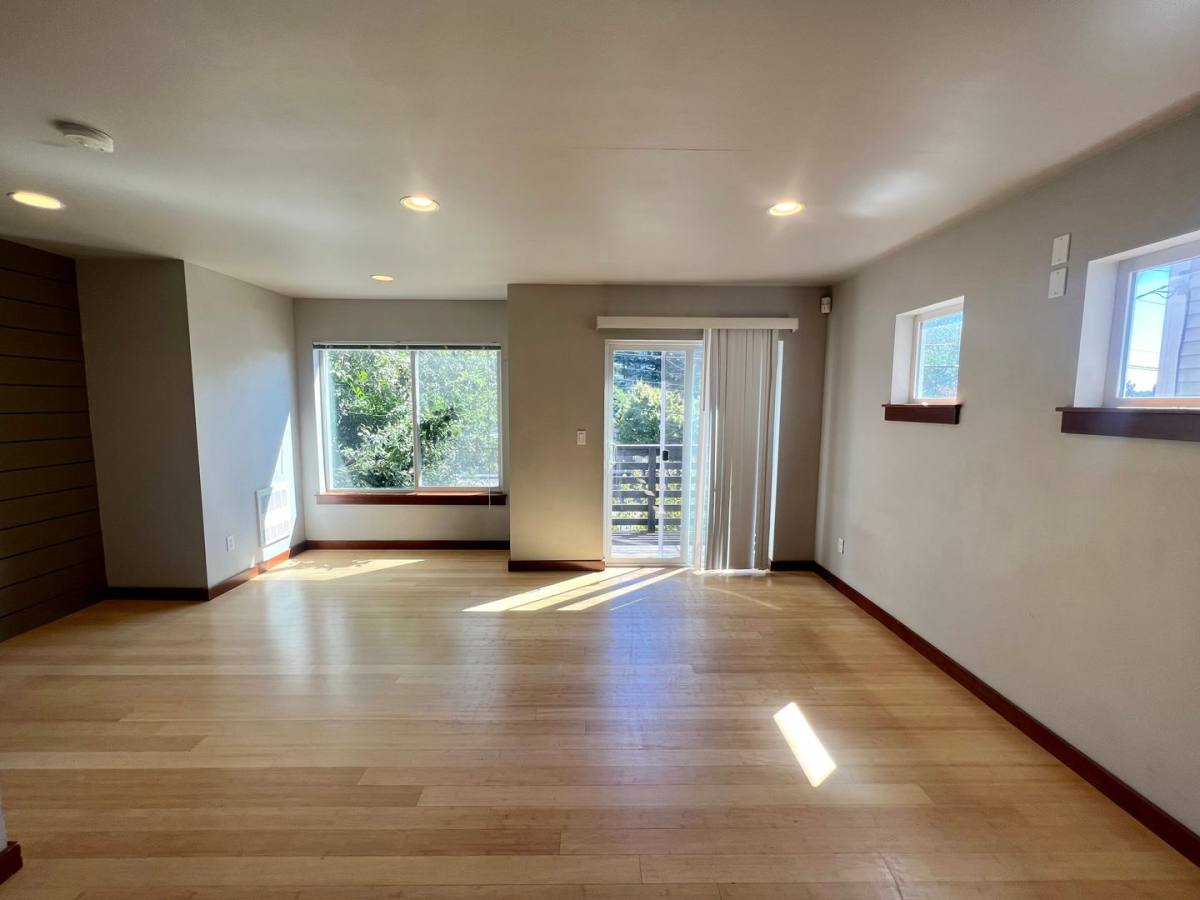 Townhouse for rent at 4015 7th Ave NE, Seattle, WA 98105
