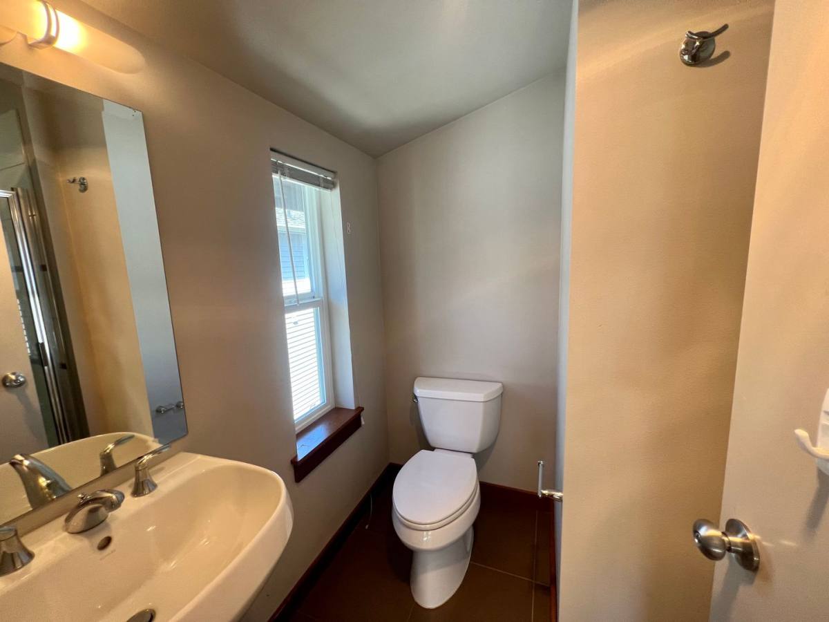 Townhouse for rent at 4015 7th Ave NE, Seattle, WA 98105