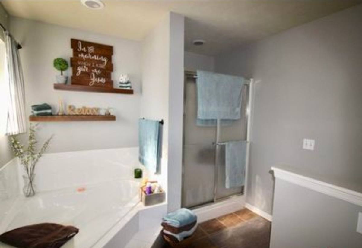 House for rent at 6704 N 104th St, Omaha, NE 68122