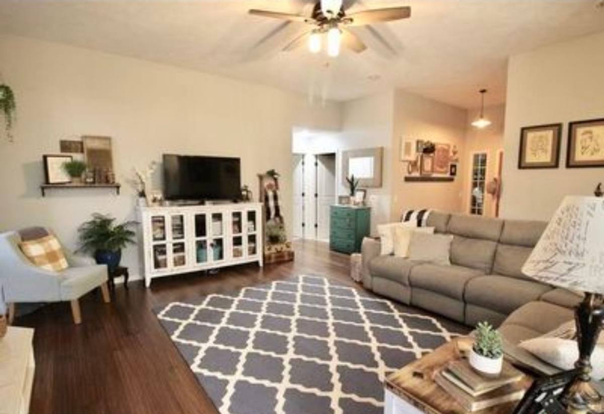 House for rent at 6704 N 104th St, Omaha, NE 68122