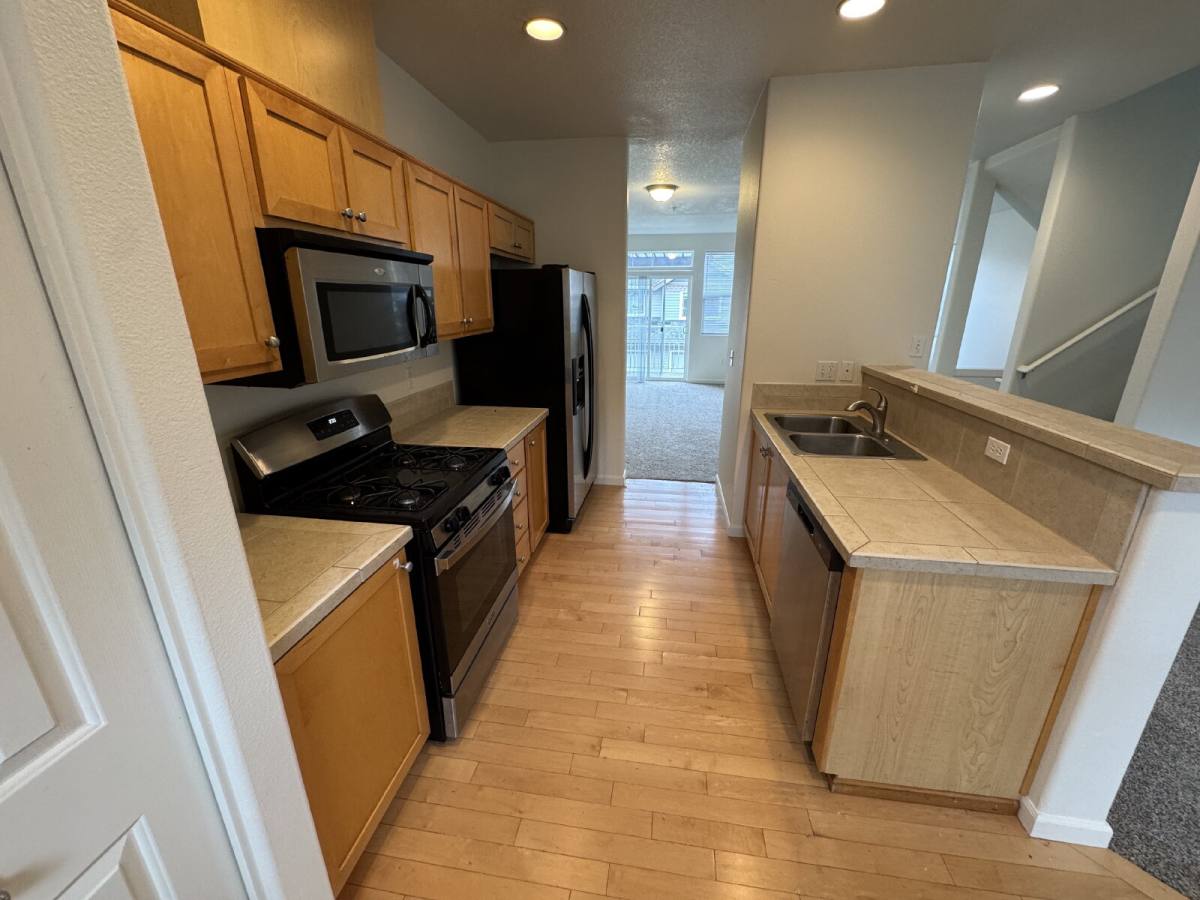 Townhouse for rent at 10779 SW Canterbury Lane #101, Portland, OR 97224