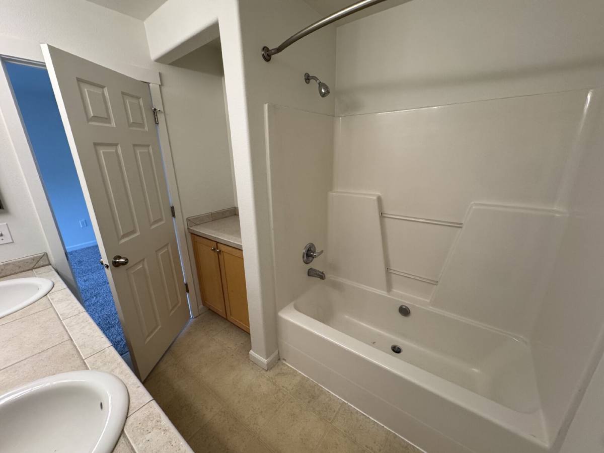 Townhouse for rent at 10779 SW Canterbury Lane #101, Portland, OR 97224