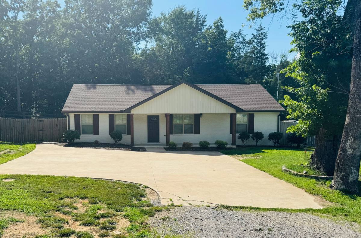 House for rent at 3316 Hunters Point Pk, Lebanon, TN 37087