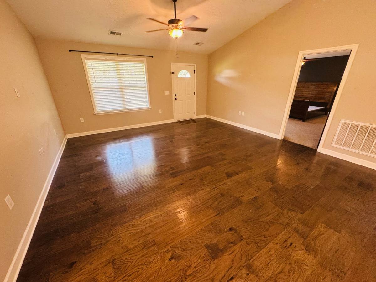 House for rent at 3316 Hunters Point Pk, Lebanon, TN 37087