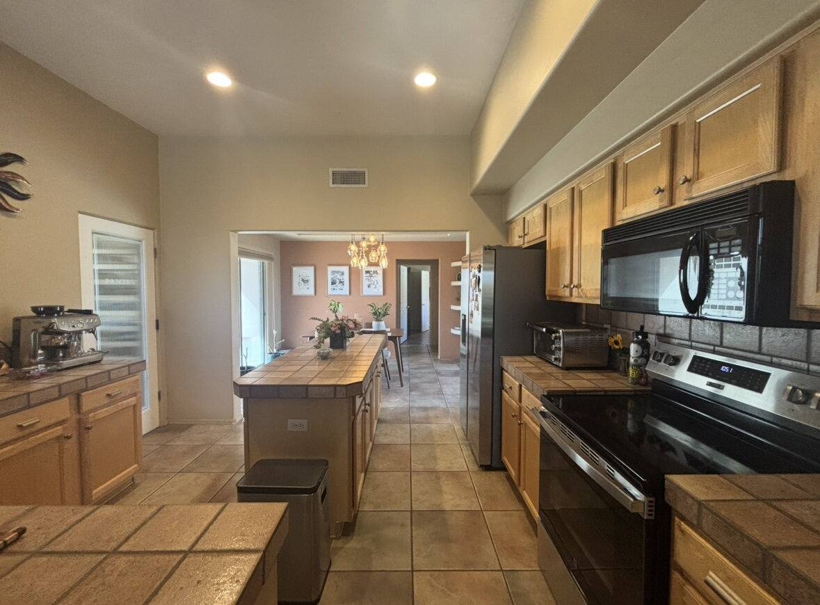 House for rent at 1674 W Placita Del Zocalo, Sahuarita, AZ 85629