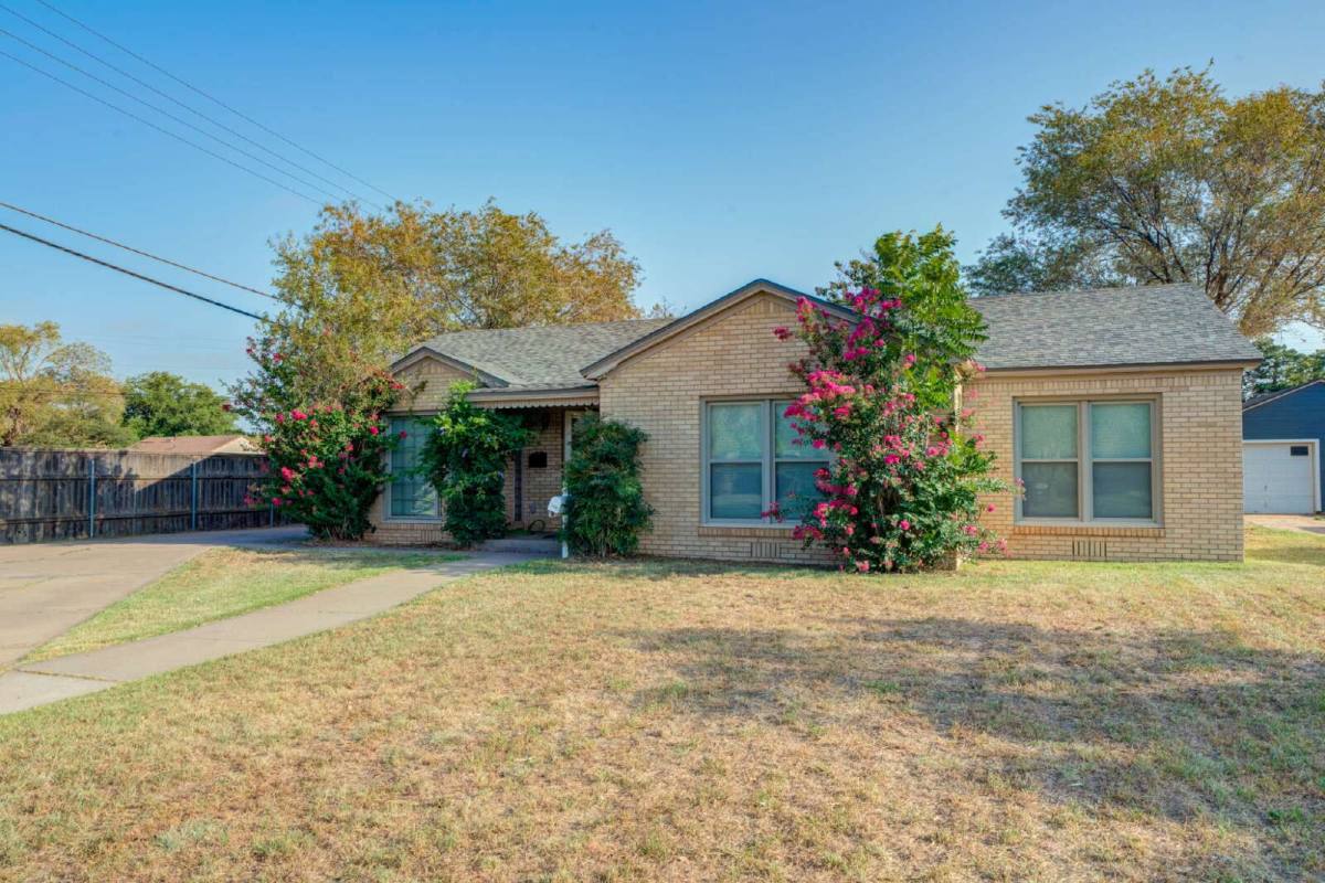 Apartment for rent at 2430 30th St, Lubbock, TX 79411
