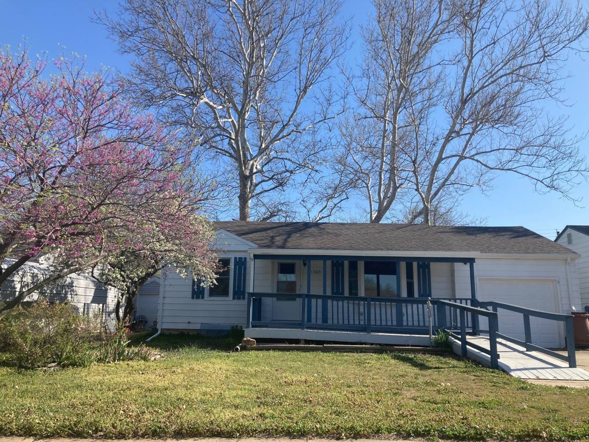 House for rent at 1305 NW 2nd St, Abilene, KS 67410