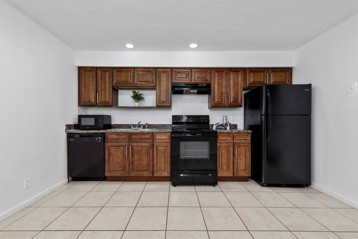 Townhouse for rent at 909 W Orange St, Kissimmee, FL 34741