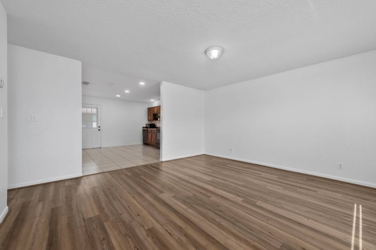 Townhouse for rent at 909 W Orange St, Kissimmee, FL 34741