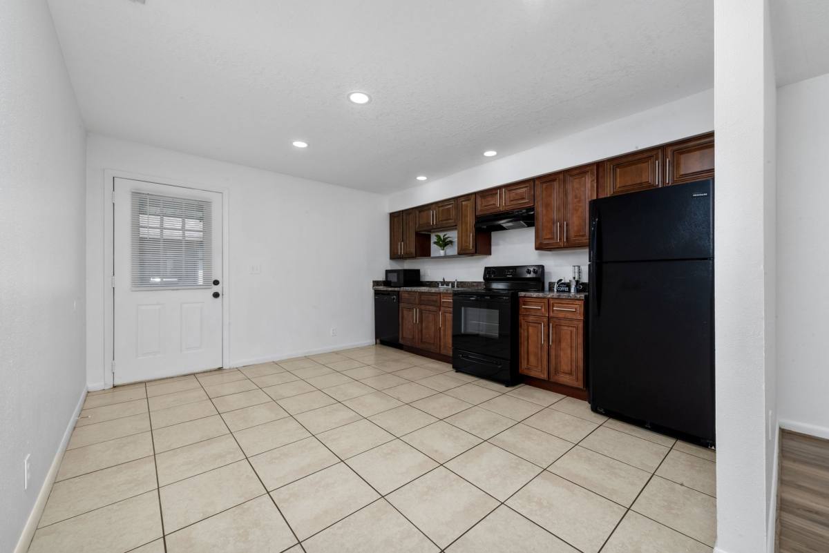 Townhouse for rent at 909 W Orange St, Kissimmee, FL 34741