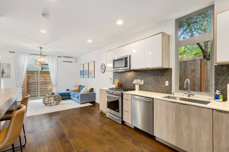 Townhouse for rent at 921 10th Ave E #B, Seattle, WA 98102