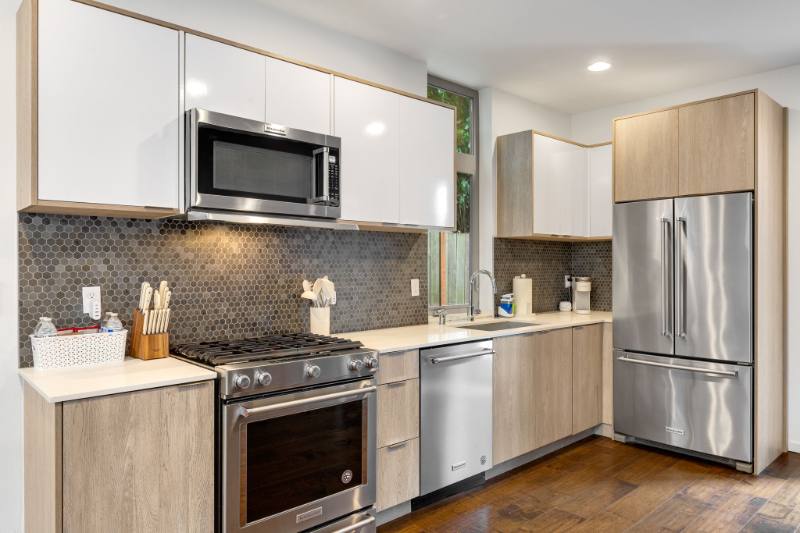 Townhouse for rent at 921 10th Ave E #B, Seattle, WA 98102