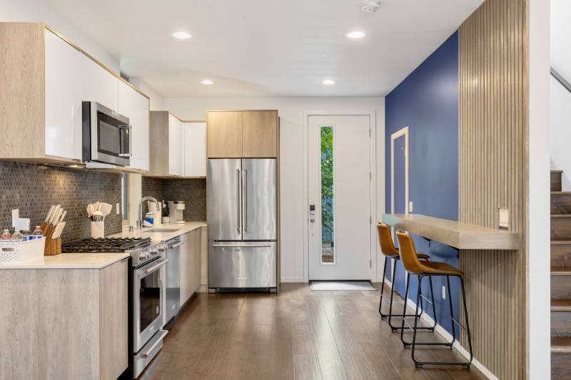 Townhouse for rent at 921 10th Ave E #B, Seattle, WA 98102