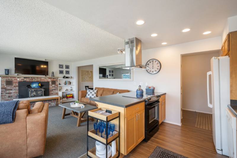 House for rent at 13501 Hidden Valley Rd NW, Gig Harbor, WA 98332
