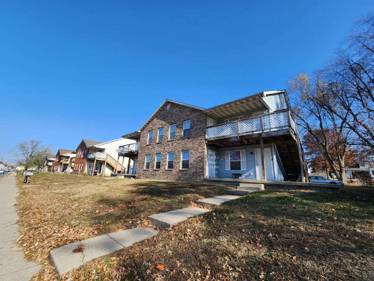 Apartment for rent at 671 N 25th St, Terre Haute, IN 47803
