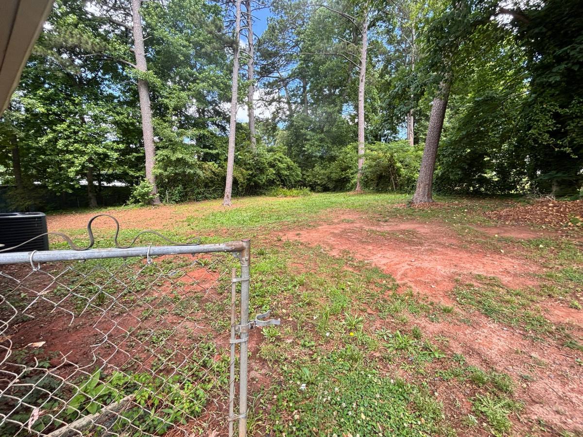 House for rent at 976 5th Ave, Jonesboro, GA 30236