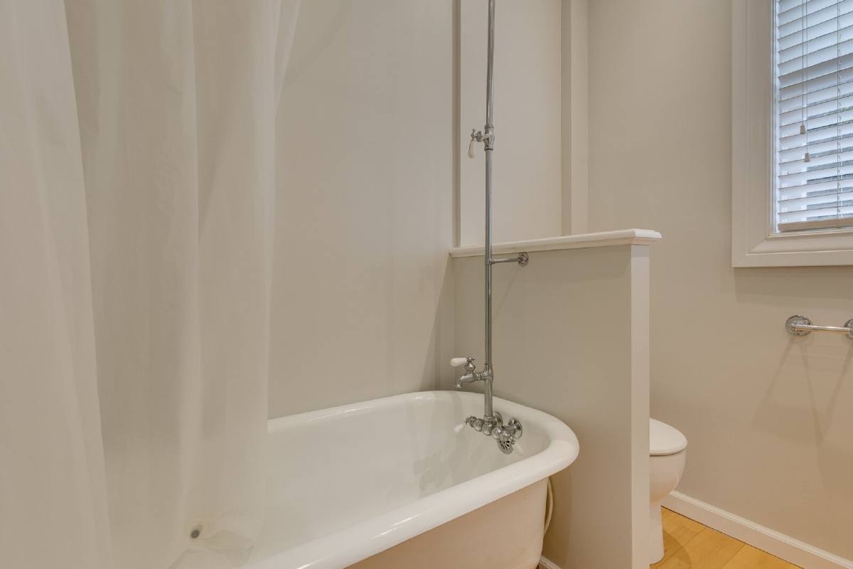 Townhouse for rent at 1324 4th Ave W #B, Seattle, WA 98119
