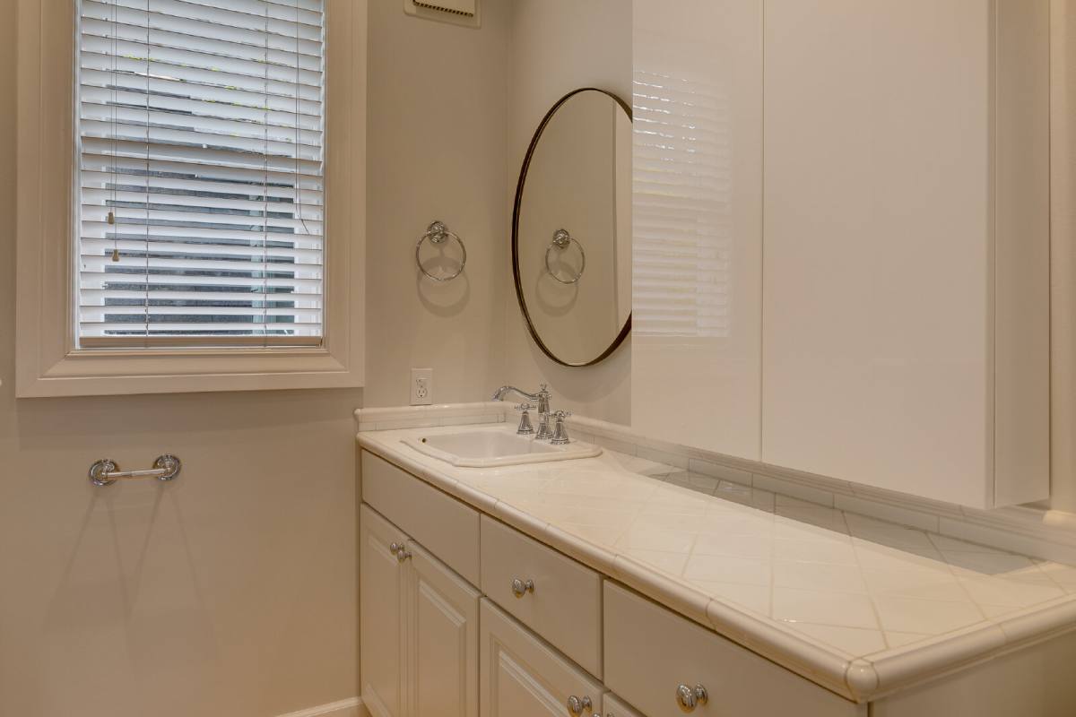 Townhouse for rent at 1324 4th Ave W #B, Seattle, WA 98119