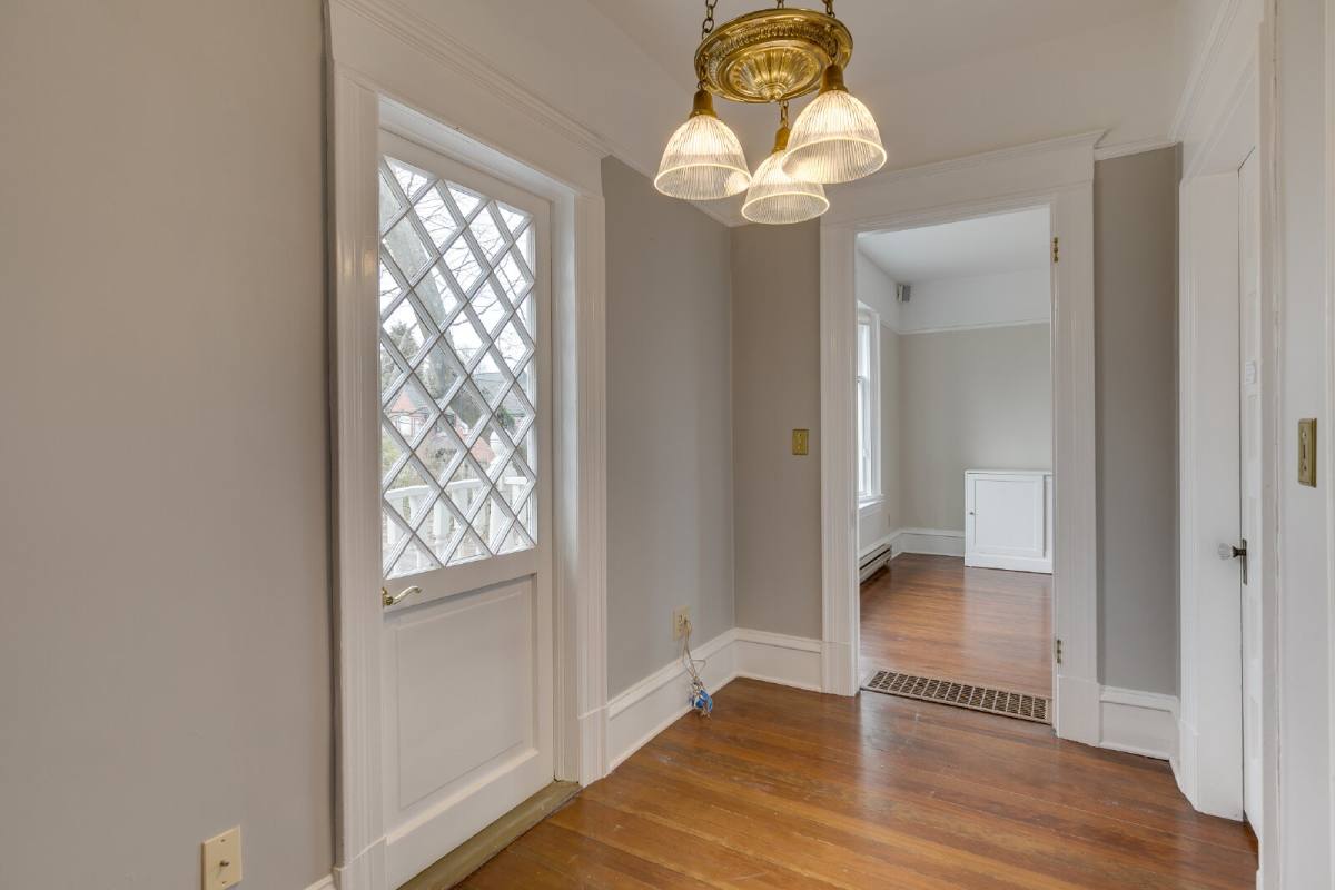 Townhouse for rent at 1324 4th Ave W #B, Seattle, WA 98119