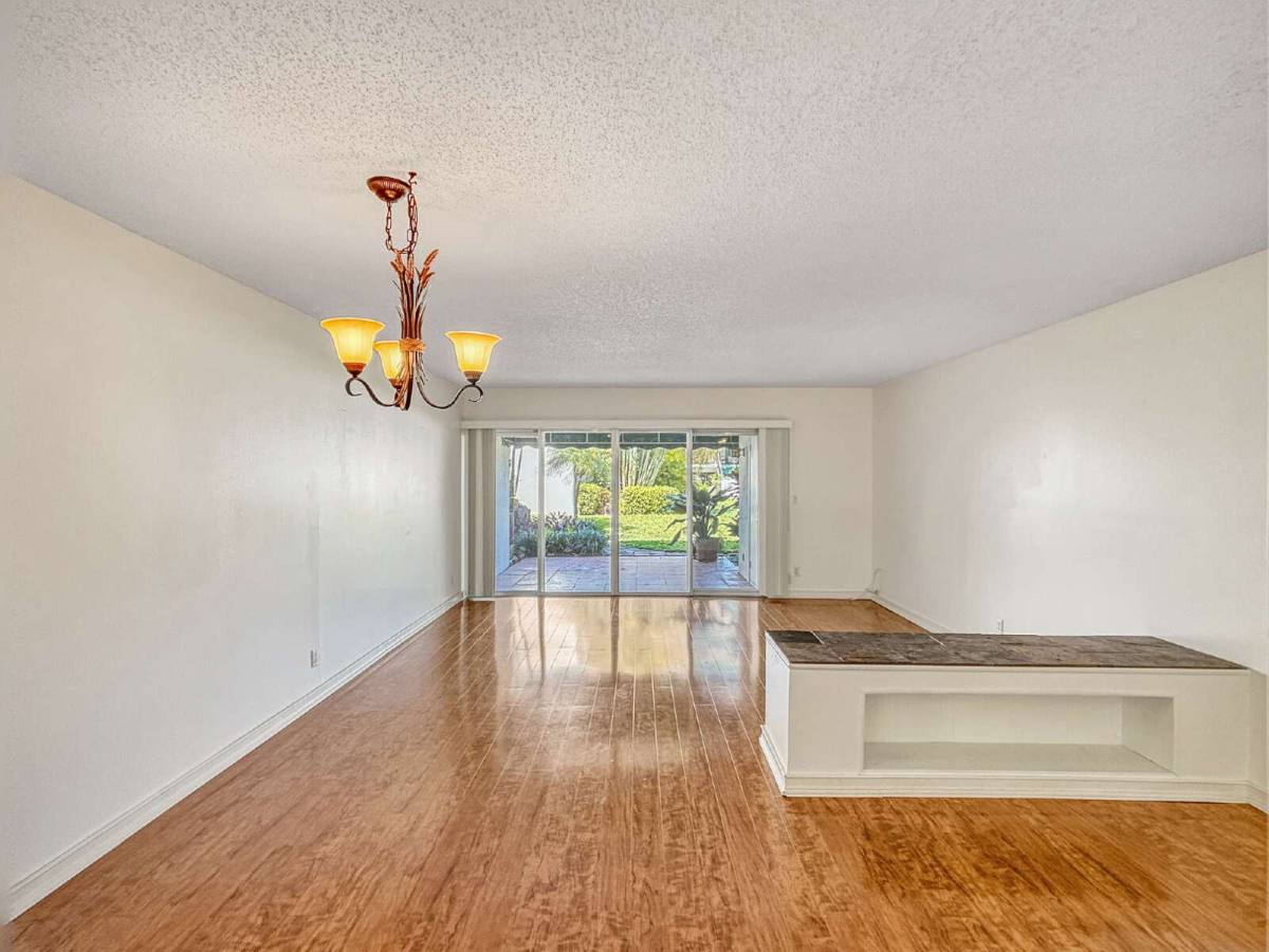 Townhouse for rent at 390 Golfview Rd #G, North Palm Beach, FL 33408