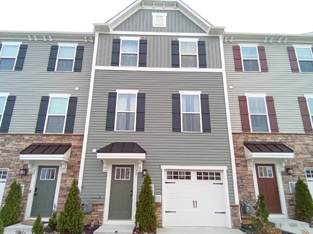 Townhouse for rent at 31 Roundstone Run, Swedesboro, NJ 08085