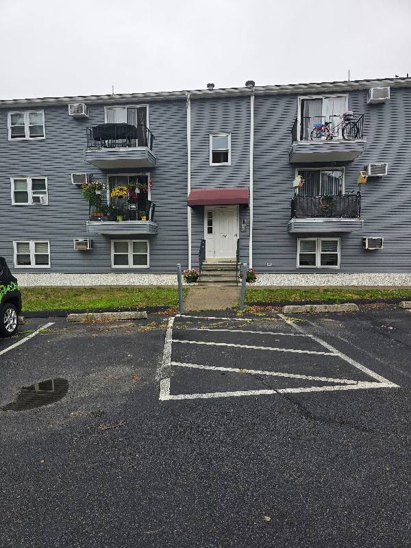 Apartment for rent at 882 Old Plainville Rd, New Bedford, MA 02745