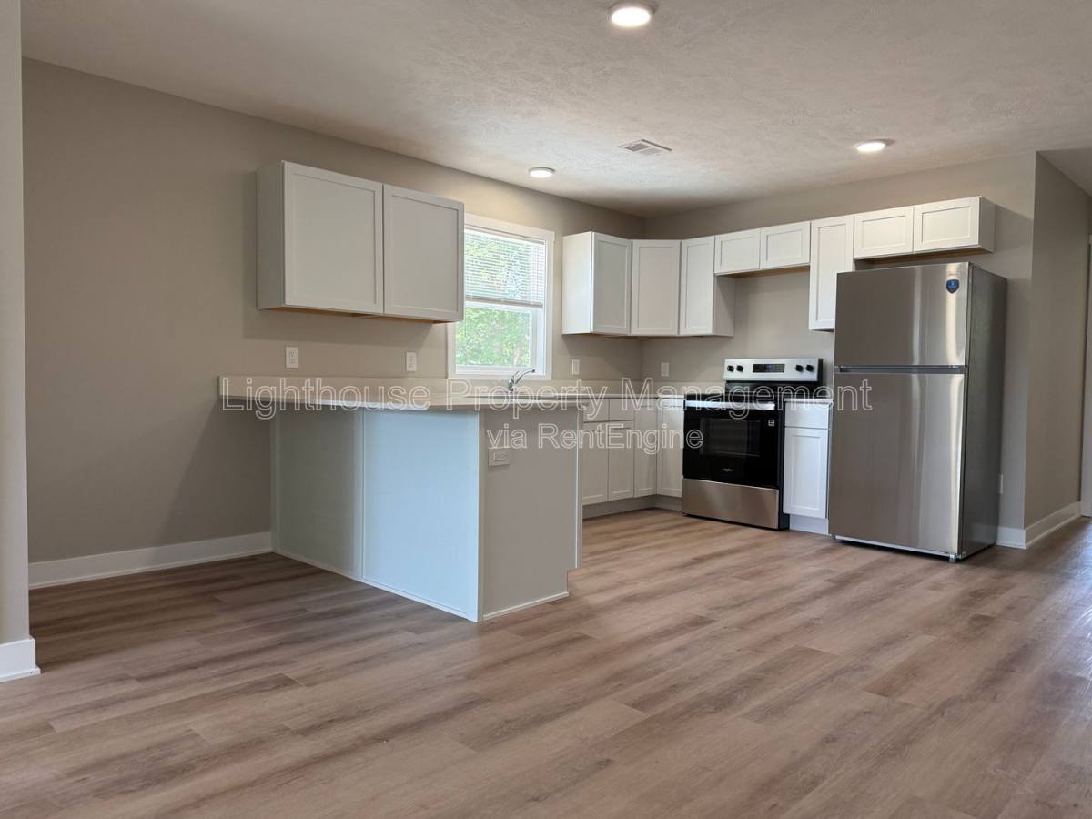 Apartment for rent at 310 Allen Ave, Muskegon, MI 49442