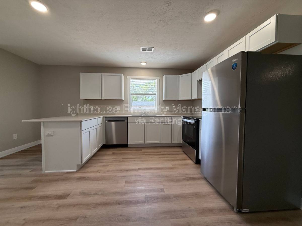 Apartment for rent at 310 Allen Ave, Muskegon, MI 49442