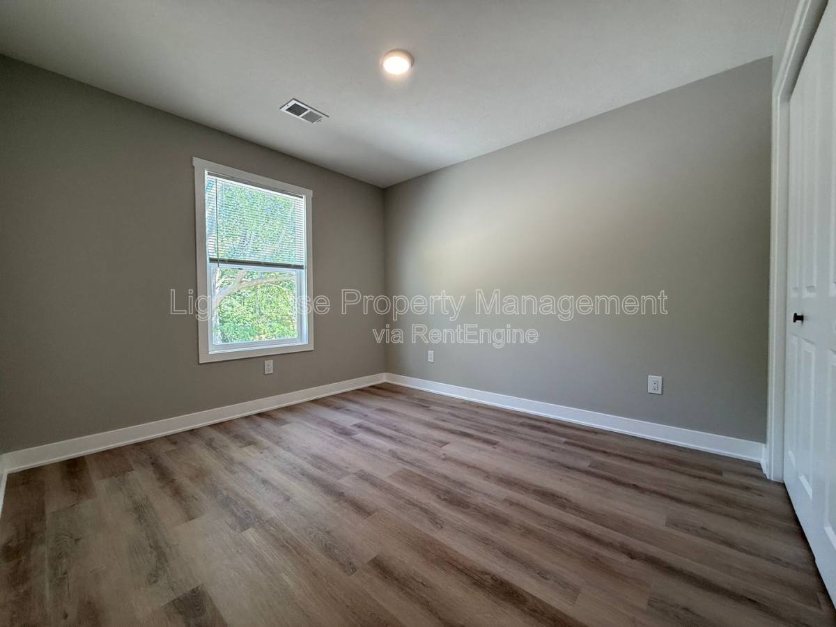 Apartment for rent at 310 Allen Ave, Muskegon, MI 49442