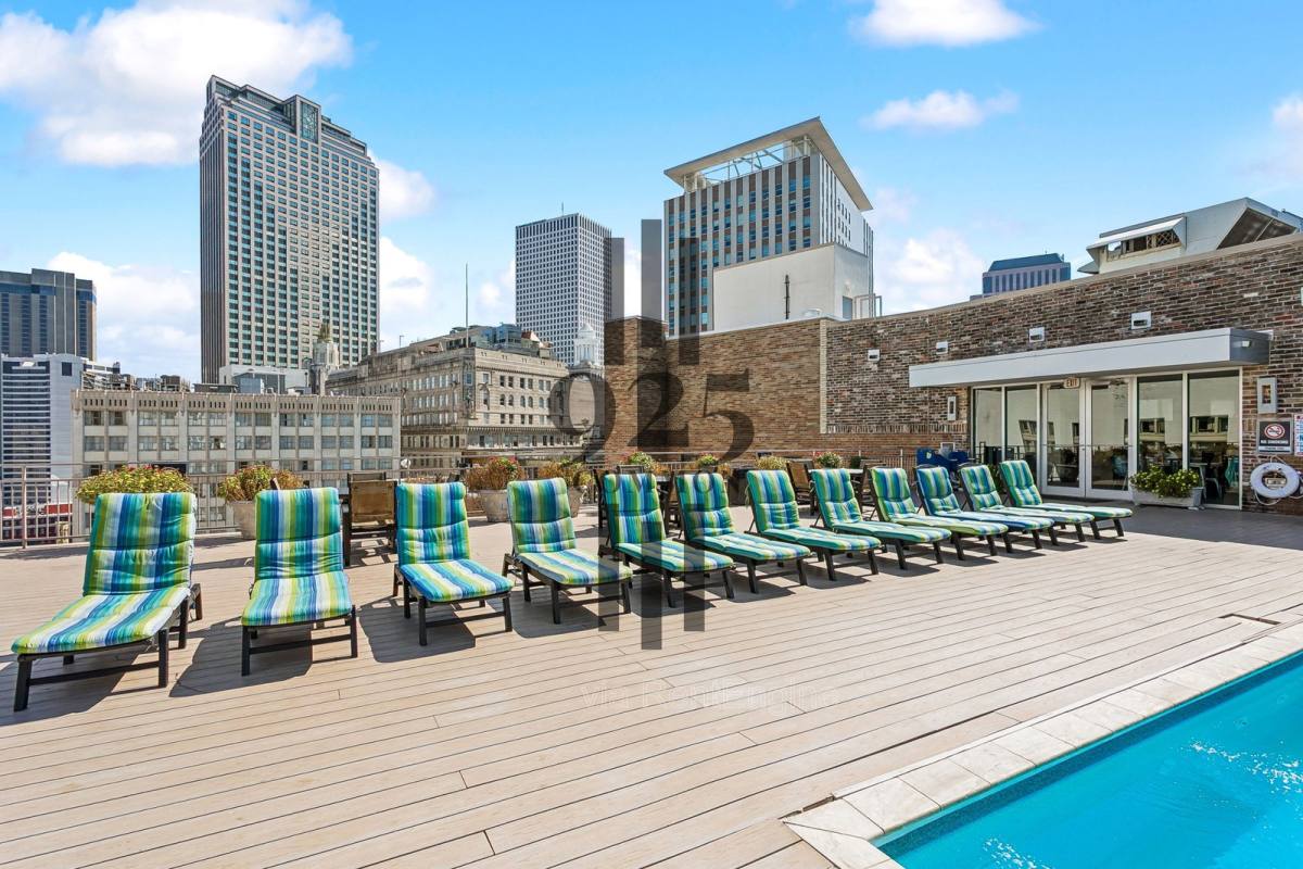 Apartment for rent at 925 Common St, New Orleans, LA 70112