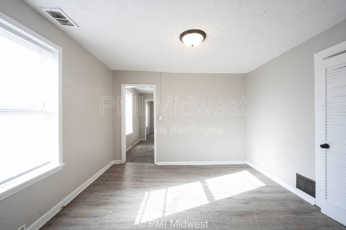 Apartment for rent at 423 Villa Ave, Indianapolis, IN 46201