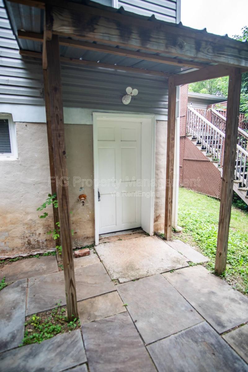 Apartment for rent at 614 W 2nd Ave, Lenoir City, TN 37771