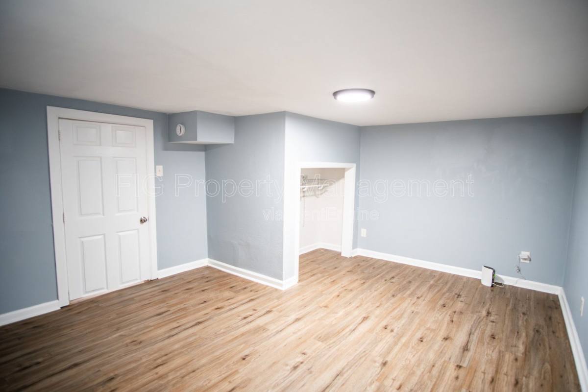 Apartment for rent at 614 W 2nd Ave, Lenoir City, TN 37771