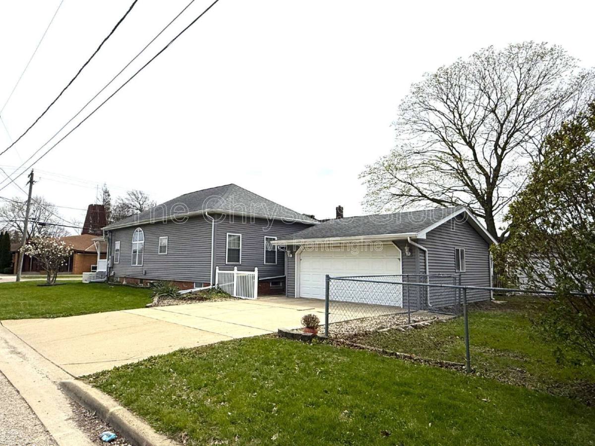 House for rent at 402 S Illinois St, Streator, IL 61364