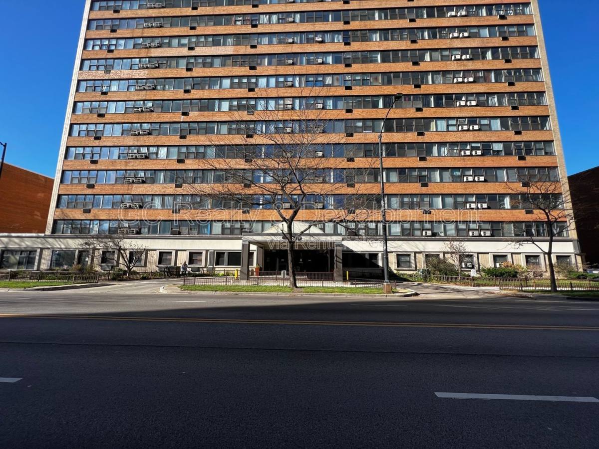 Condo for rent at 6030 N Sheridan Rd #1108, Chicago, IL 60660