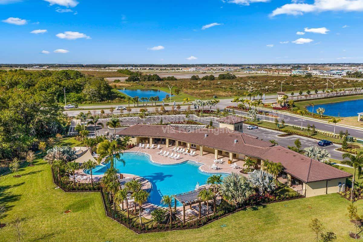 House for rent at 18002 Canopy Place, Bradenton, FL 34211