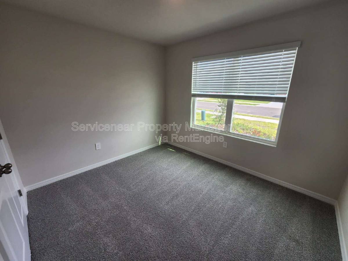 House for rent at 18002 Canopy Place, Bradenton, FL 34211