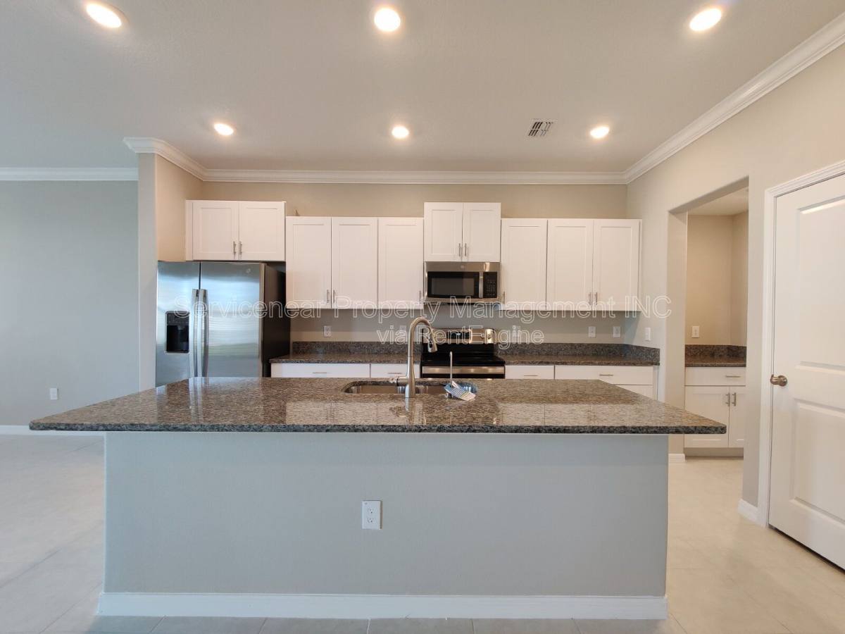 Townhouse for rent at 31700 Blue Passing Loop, Wesley Chapel, FL 33545