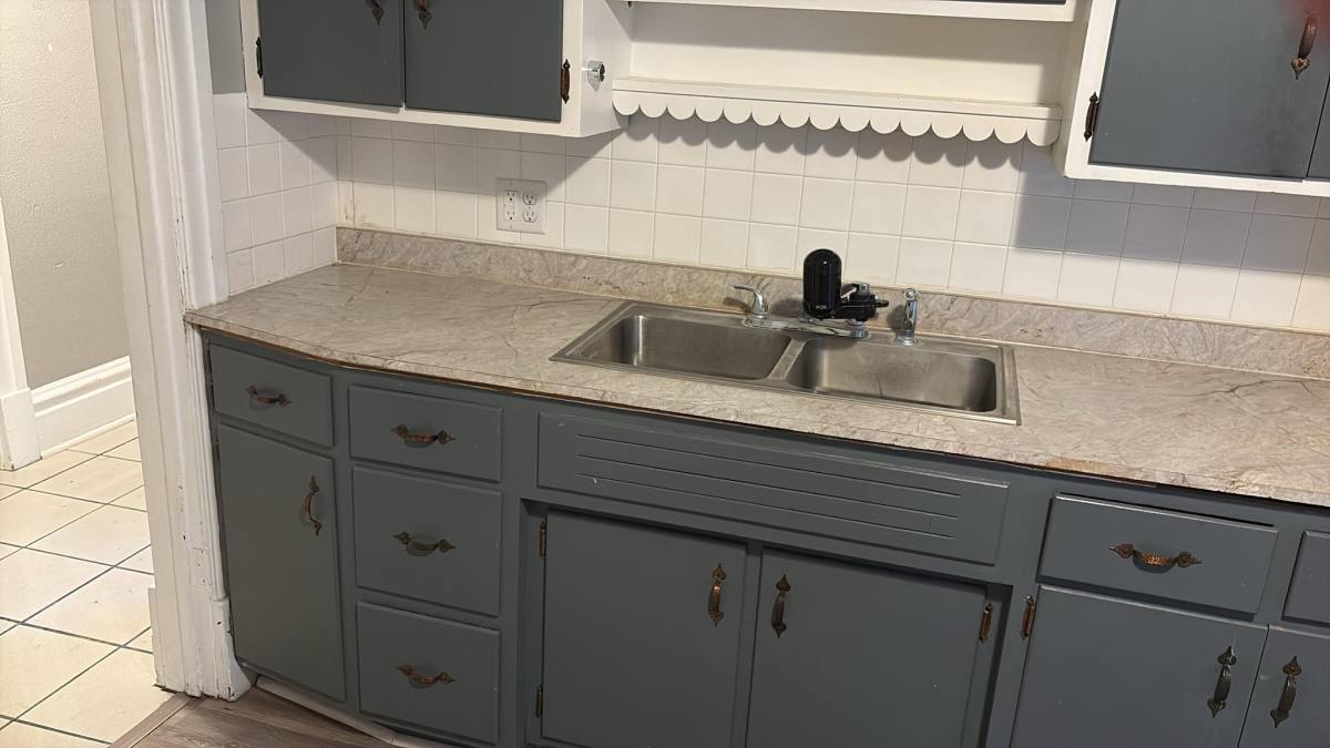 Apartment for rent at 1623 4th Ave #2, Rockford, IL 61104