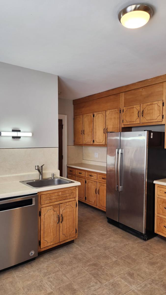 Apartment for rent at 15 Dover St #DOVER 2nd Floor, Hartford, CT 06114