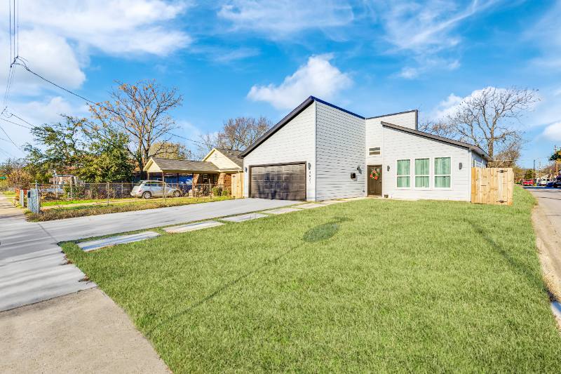 House for rent at 4621 Collins Ave, Dallas, TX 75210