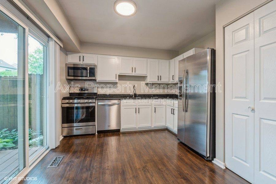 Apartment for rent at 1010 Wesley Lane #1, Algonquin, IL 60102