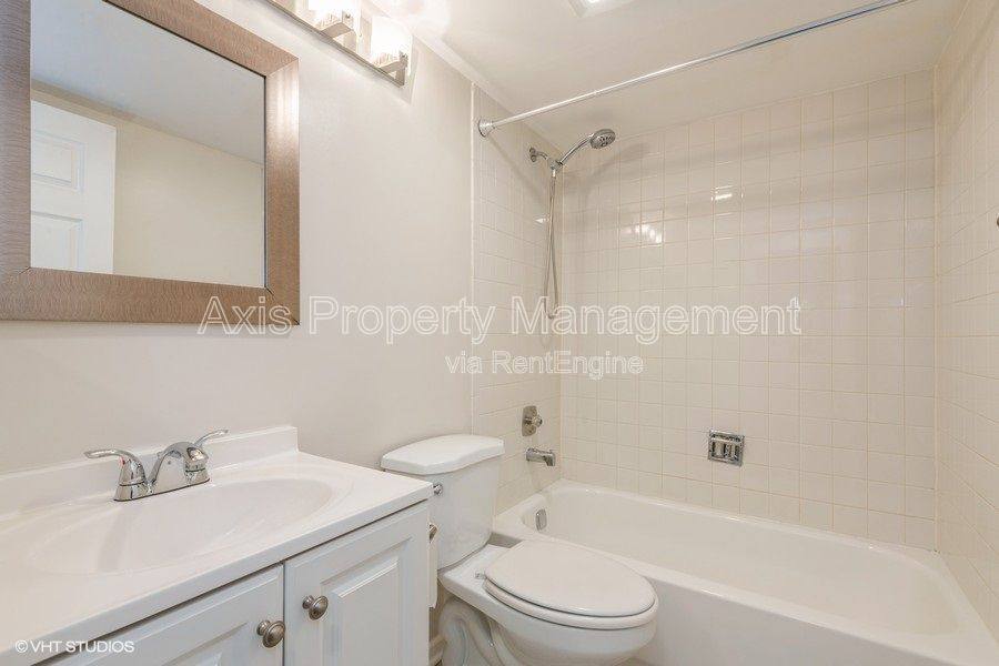 Apartment for rent at 1010 Wesley Lane #1, Algonquin, IL 60102