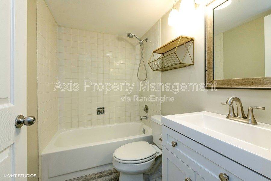Apartment for rent at 1010 Wesley Lane #1, Algonquin, IL 60102