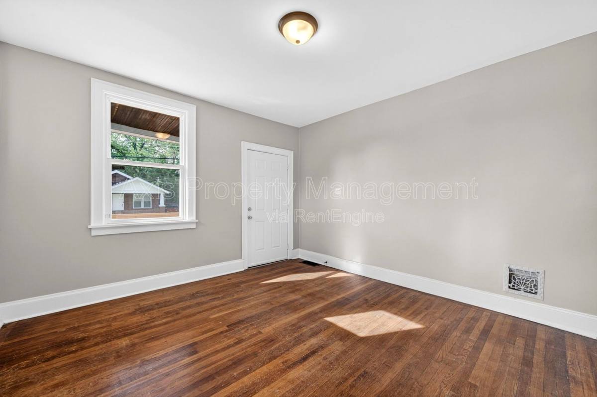 Apartment for rent at 12 Lee Ave, Saint Louis, MO 63135