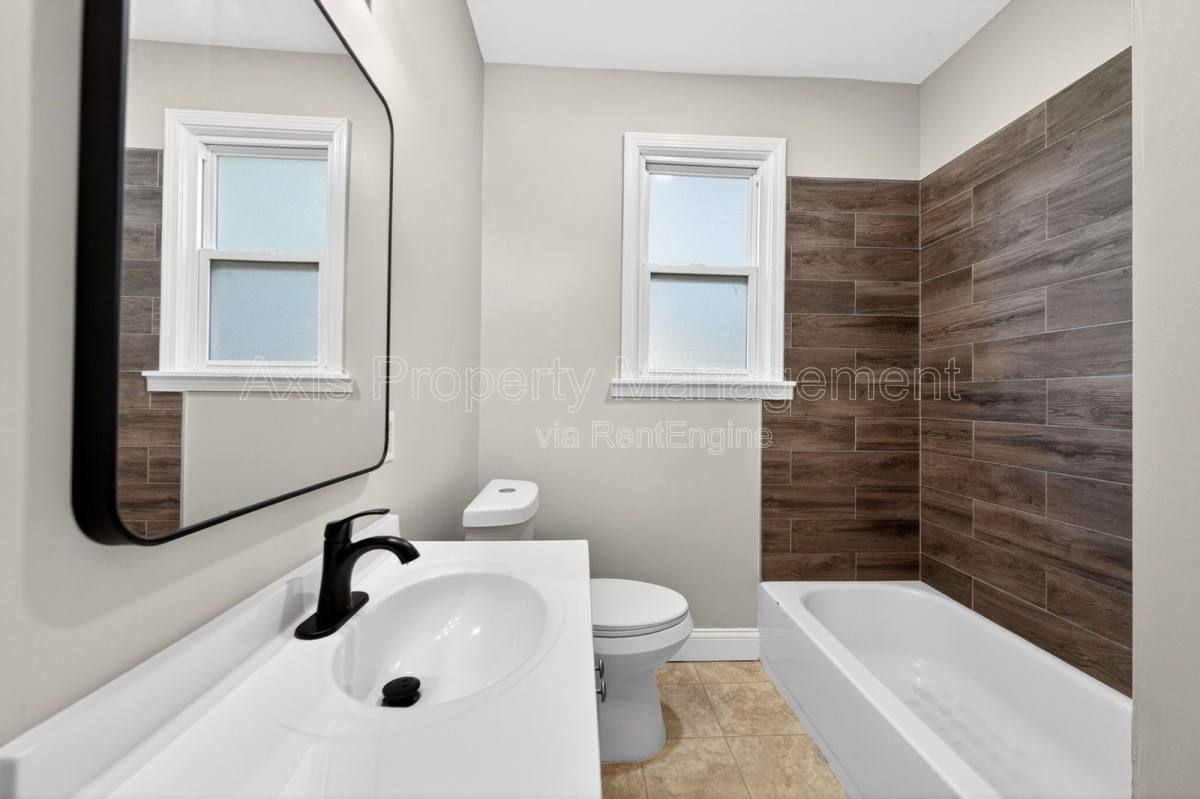 Apartment for rent at 12 Lee Ave, Saint Louis, MO 63135