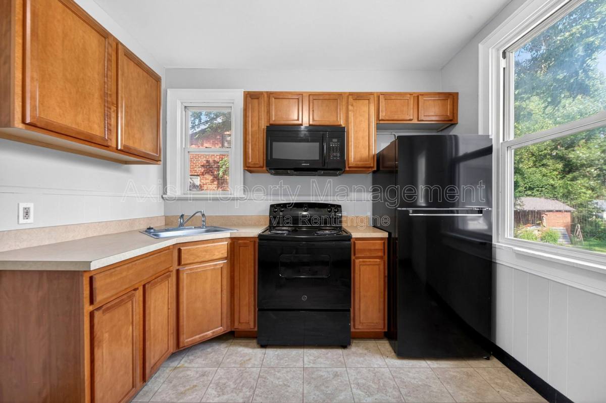 Apartment for rent at 12 Lee Ave, Saint Louis, MO 63135